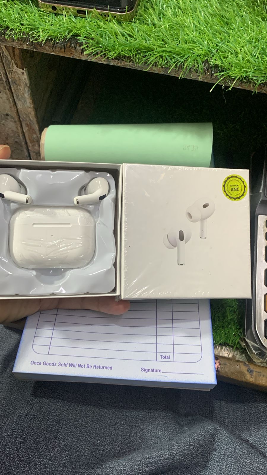 Apple AirPods Pro (2nd Gen) with MagSafe Charging Case – Enhanced Noise Cancellation & USB-C/MagSafe